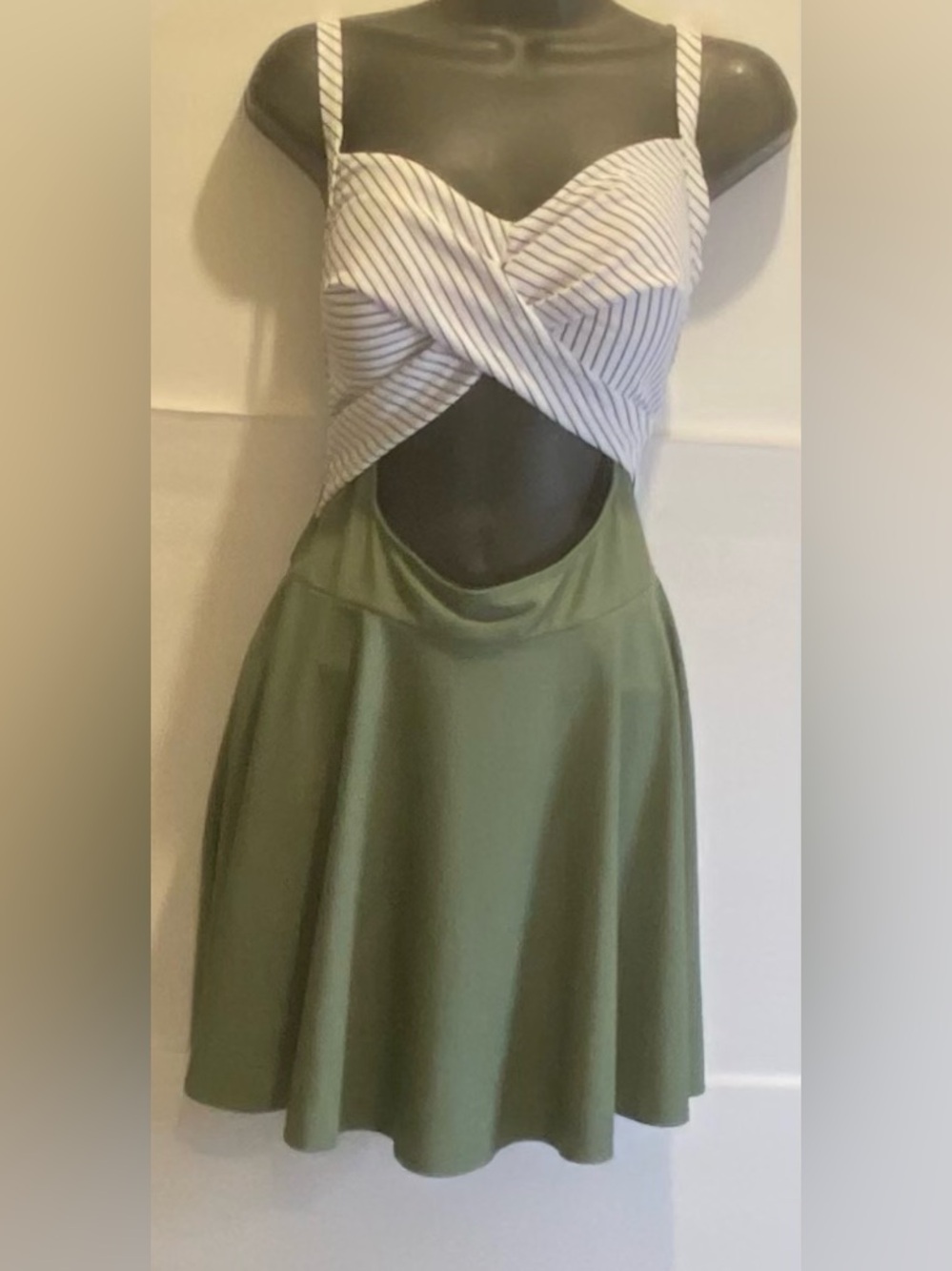 Striped White & Olive Green Twist Cutout 🏖️🏝️SWIMSUIT